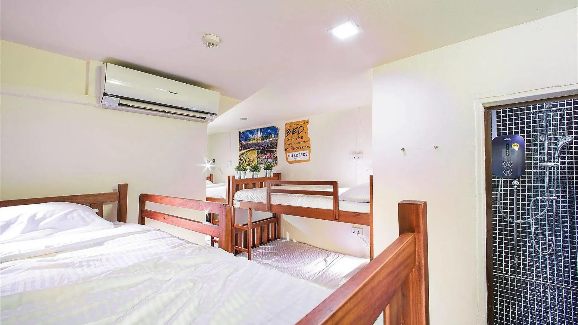 Quarters Capsule Hostel Singapore Capsulehotel